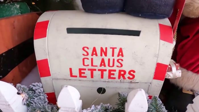 Veteran promotes Christmas cheer with holiday display in Winter Garden