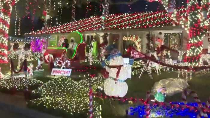 Windcrest Christmas Lights 2022 Radio Station San Antonio-Area Couple Wins $50,000 Prize On Abc's 'Great Christmas Light  Fight'
