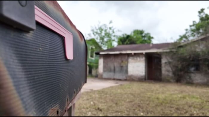 'I'm thankful': City hires contractors to clean abandoned Houston home, more complaints across Harris County - Vimarsana News
