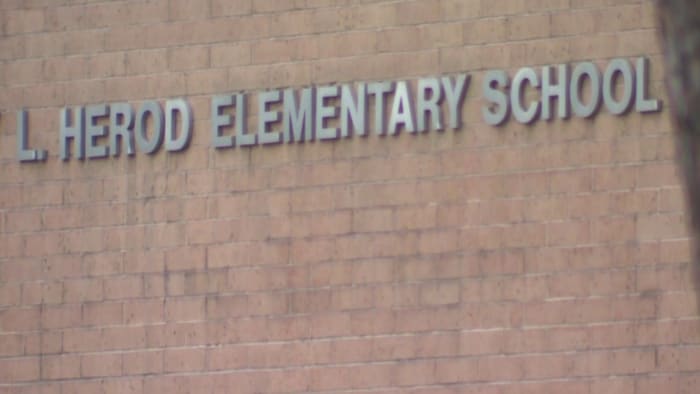 'I really have just ended my career': HISD principal refuses to sign district resignation agreement - Vimarsana News