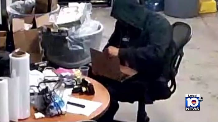 Flyer tracks down missing bags to FLL worker’s home — he’s now facing a felony