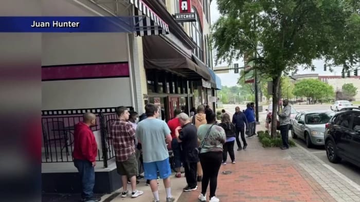 Parent alleges unfair treatment at Danville restaurant, attorney denies claims - Vimarsana News