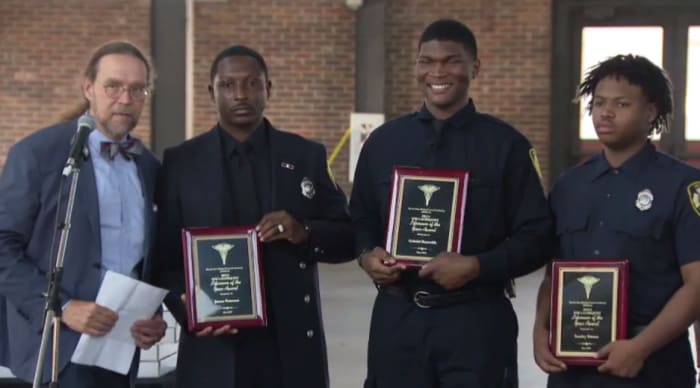 Detroit firefighters, EMS honored with Lifesaver of the Year Award for heroic rescue on I-75 - Vimarsana News