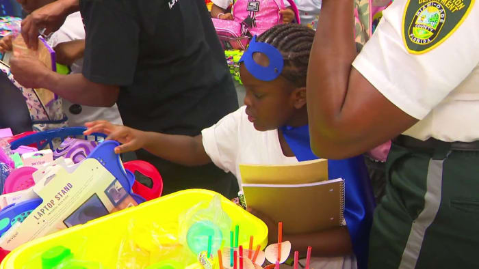 Mom to Mom: South Florida organization helps students get ready for school with new supplies