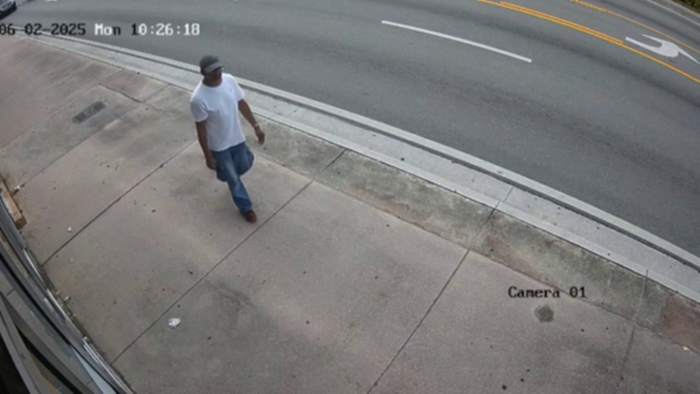 Suspect sought in armed robbery at Miami business