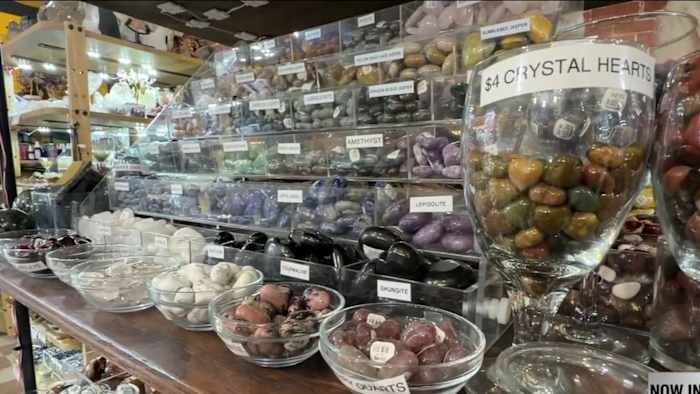 Holiday sales expected to top $1 trillion as retailers face rising crime, online scams