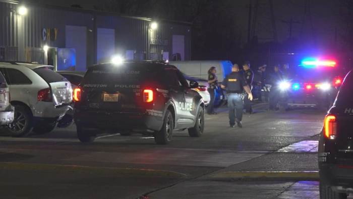 Man shot dead outside business in Southwest Houston Man shot dead outside business in Southwest Houston