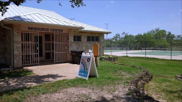 South Side resource center addresses growing food insecurity need during holiday season – KSAT