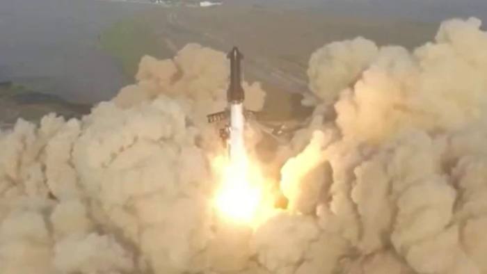SpaceX Launches Spark Beach Closures, 3,000 Sign Petition