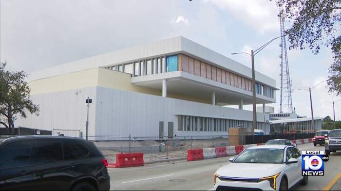 Fort Lauderdale Police Headquarters undergoes structural fixes after design flaws discovered Fort Lauderdale Police Headquarters undergoes structural fixes after design flaws discovered