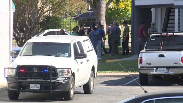 Pipe bomb found at apartment complex along I-10 on Northwest Side; drivers asked to avoid the area