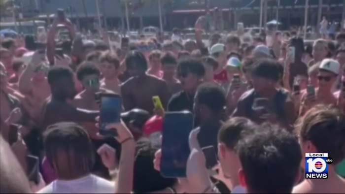Street boxing with crypto bets attracts crowds during spring break in Fort Lauderdale Beach