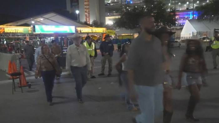 Rowdy crowds prompted early closure of Houston Rodeo carnival Saturday