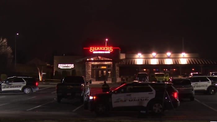 Roanoke police investigating shooting outside Valley View Boulevard restaurant