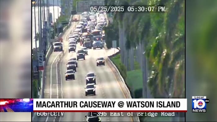 Crash causes MacArthur Causeway to shut down heading toward Miami Beach Crash causes MacArthur Causeway to shut down heading toward Miami Beach