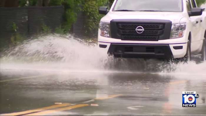 Hollywood residents start to experience flooding before Hurricane Milton’s effect