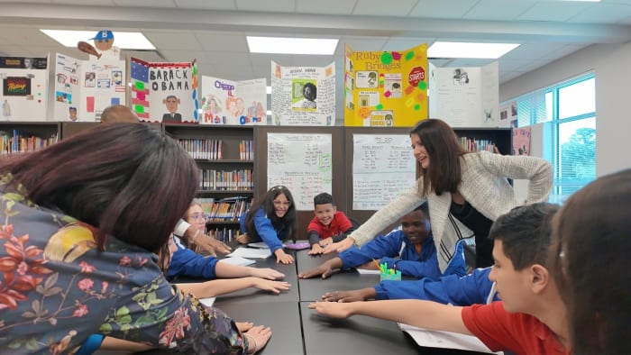 These students couldn't speak English when they arrived in Jacksonville. A growing school program is changing that - Vimarsana News