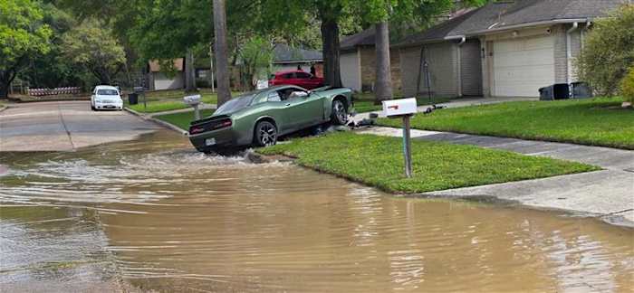 2 men wanted after crashing vehicle into fire hydrant and running from scene; gunshots heard before crash