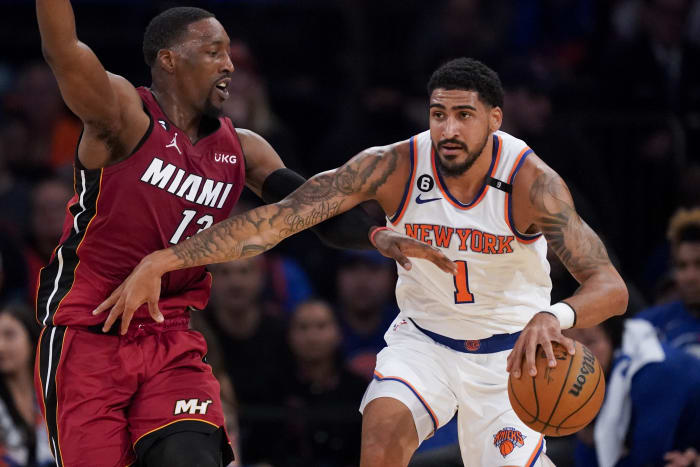 Knicks All-Star guard Jalen Brunson bruises left knee early in New York's  107-98 win over Cavaliers