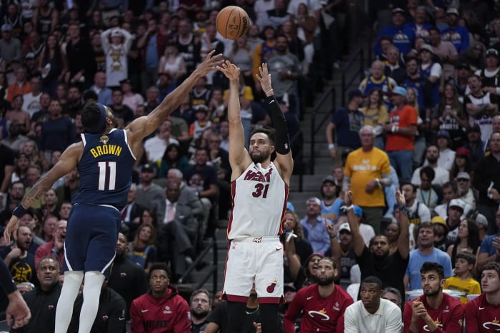 Jimmy Butler's heroics propel Heat to Game 1 win over Celtics