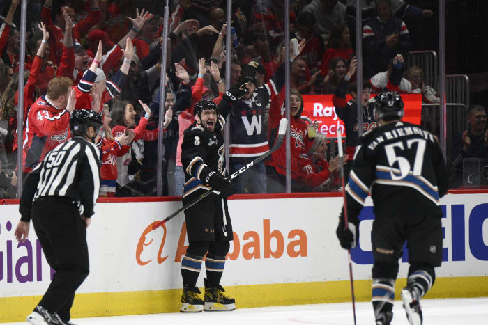 Alex Ovechkin has hat trick, Capitals rout Canadiens 9-2