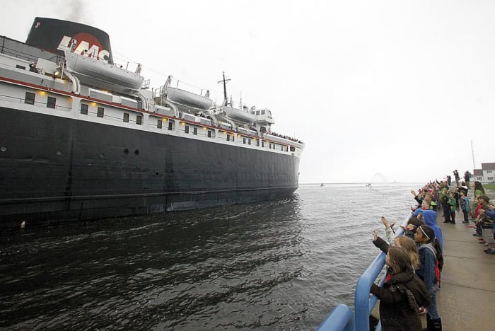 Coal-powered passenger ship on Lake Michigan to convert to new fuel source