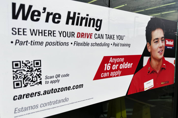 Weekly applications for US jobless benefits tick up slightly