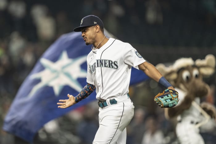 Mariners' Julio Rodriguez a late scratch vs. A's with continued