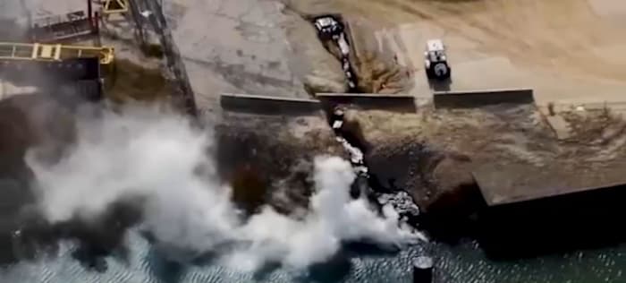 KPRC 2 রিপোর্ট করার পরে, অ্যাসিড ছিটকে পরিষ্কার করা শ্রমিকরা বেতন পায়