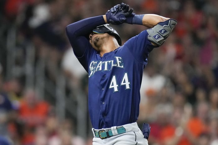 Rodriguez's 17-hit deluge helps put the plucky Mariners back in