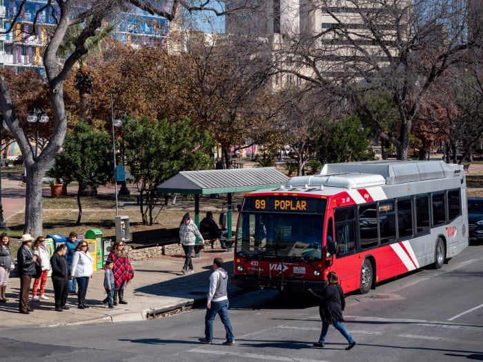 How to get to North Star Mall in San Antonio by Bus?