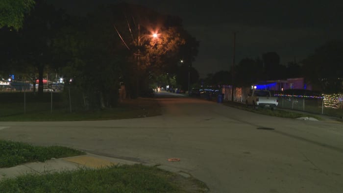 Man stabbed during robbery in Miami, police say