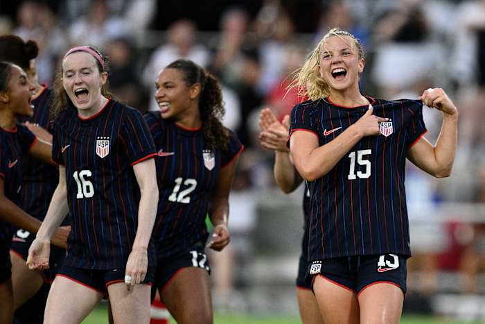 Claire Hutton scores first international goal to help the United States beat Canada 3-0