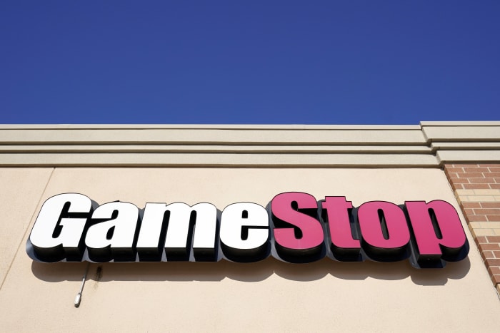 Cramer urges caution on GameStop, says there are 'easier ways to make money