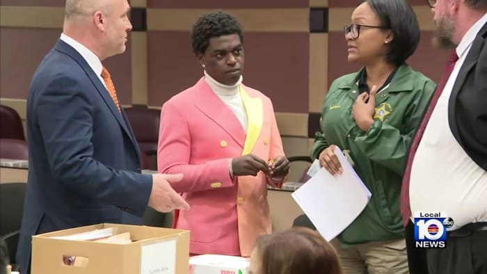 Judge dismisses final Kodak Black drug possession charge - Vimarsana News