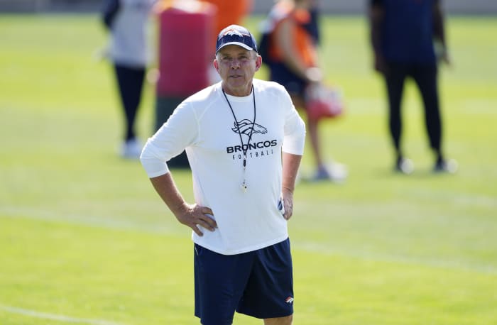 Hackett flops in his head coaching debut for Denver Broncos