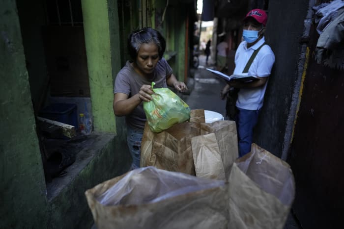 Waste pickers collect food waste, help combat climate change