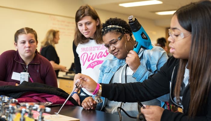 More than 600 girls explore STEM fields during Digital Divas conference in Ypsilanti - Vimarsana News