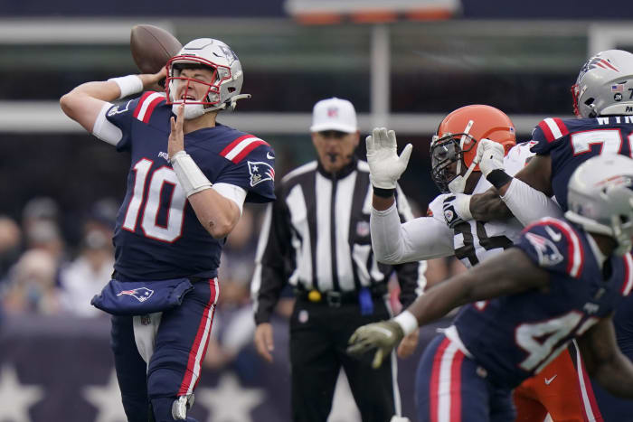 Patriots' Mac Jones explains sideline tirade in loss to Bills: 'I