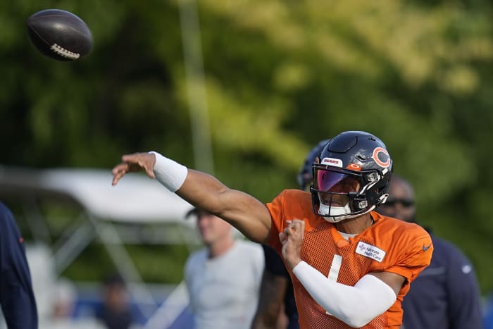 Chicago Bears quarterback Justin Fields runs against the Washington  Commanders in the second half of an NFL football game in Chicago, Thursday,  Oct. 13, 2022. The Commanders defeated the Bears 12-7. (AP