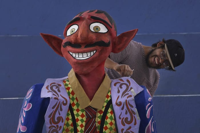 Mexican artisans create 'Judas' figures for others to burn