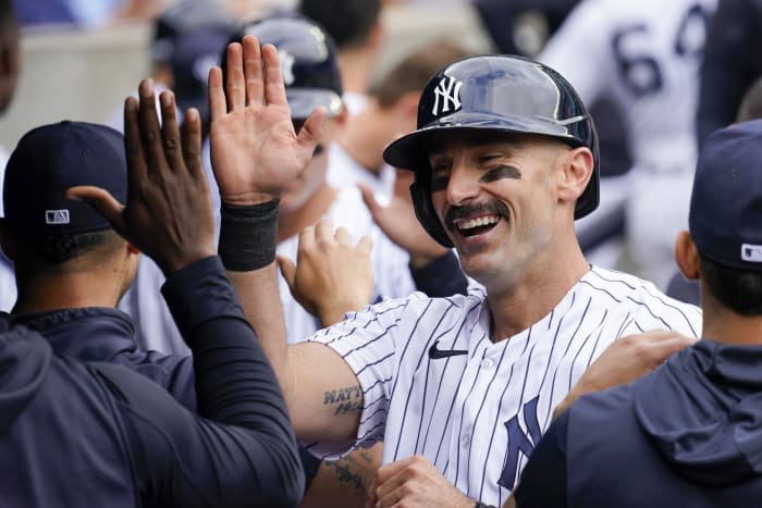 Salty fans, hot Yankees greet Astros in return to Bronx