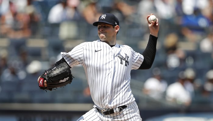 Yankees reliever Trivino warms up in wrong jersey, changes