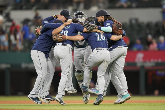 Mariners outlast Rangers in 11, close in on playoff berth