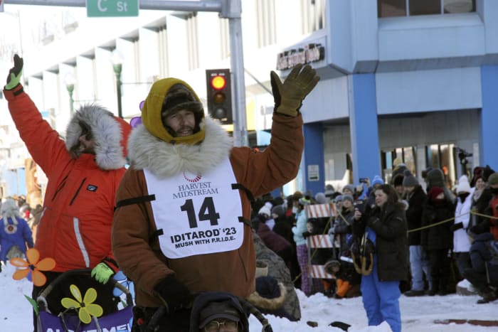33 Iditarod sled dog race mushers to trek across Alaska