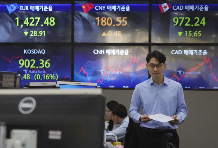 Asian shares mixed over economic growth, rate worries