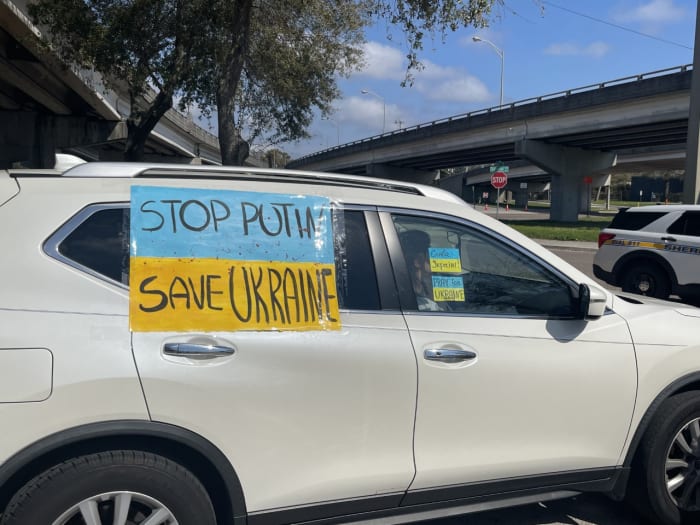 ‘Stop Putin’: Jacksonville residents continue to call for peace in Ukraine - WJXT News4JAX