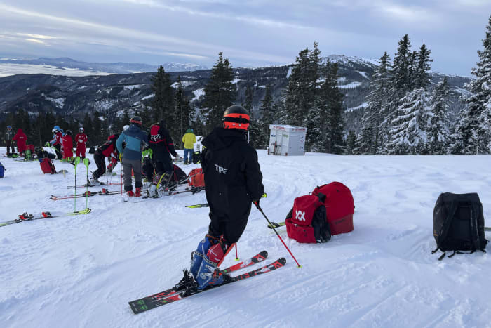 �Sheer tenacity� Taiwan skier falls on slope, picks self up �Sheer tenacity� Taiwan skier falls on slope, picks self up