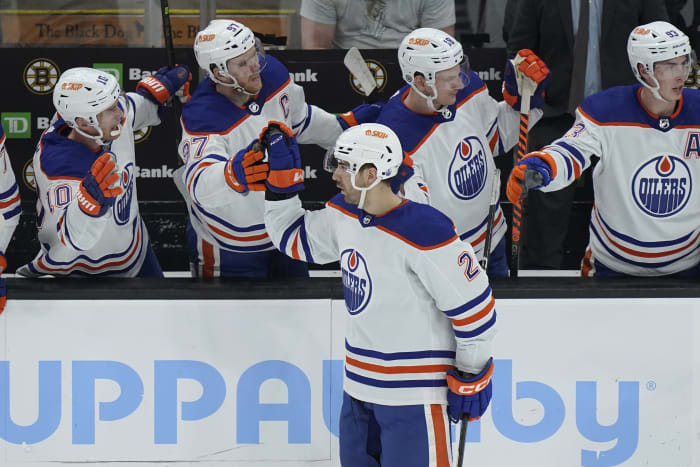Oilers' Connor McDavid goes against another top teen in Detroit's