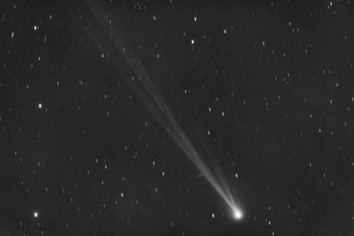 Across the Northern Hemisphere, now's the time to catch a new comet before it vanishes for 400 years